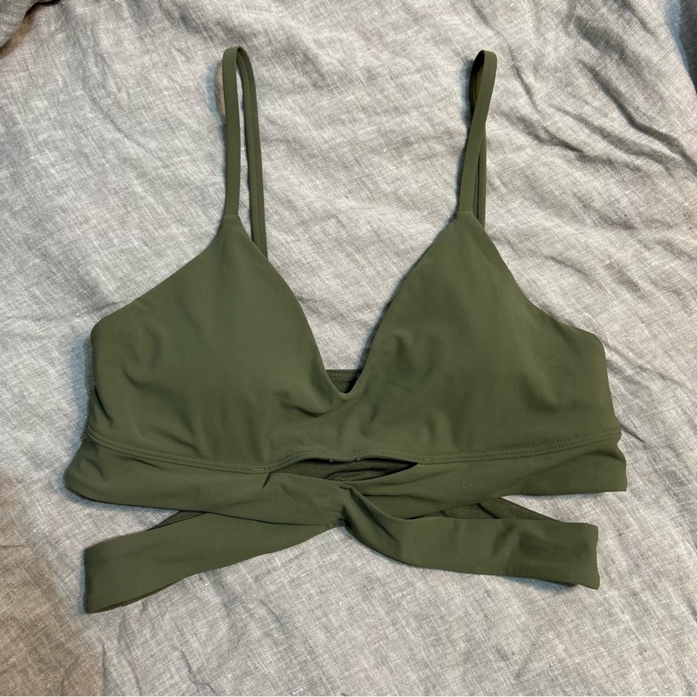 Lululemon Still Now Sports Bra Light Support A/B Cup Army Green Size 8 Yoga
